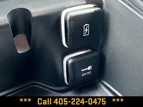 Used 2025 Chrysler Pacifica Limited FWD image 27