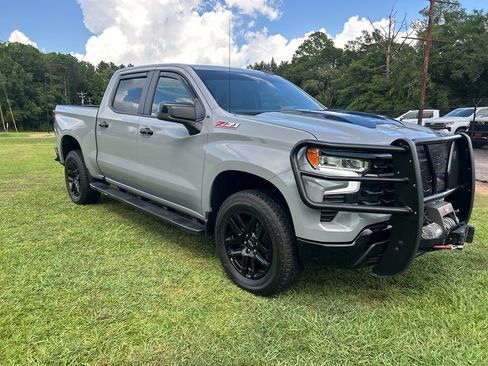 Used 2024 Chevrolet Silverado 1500 LT Trail Boss w/ Convenience Package II AWD/4WD image 8