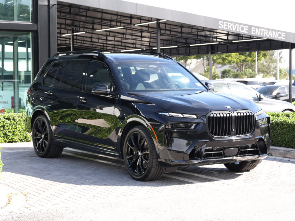 Used 2024 BMW X7 xDrive40i w/ M Sport Package AWD/4WD image 2