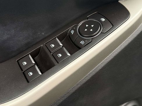 Used 2022 Ford Explorer XLT image 16