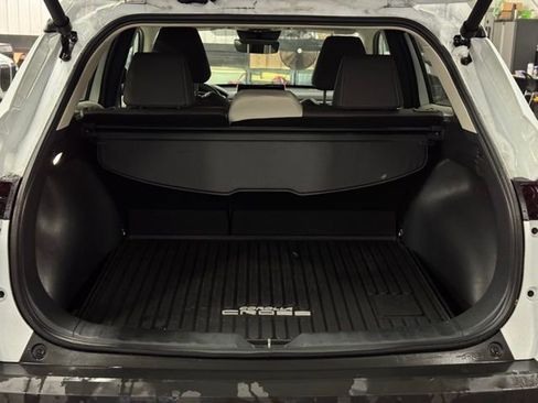 Used 2024 Toyota Corolla Cross XLE image 9