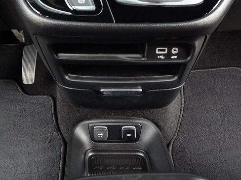 Used 2018 Chrysler Pacifica Touring Plus w/ S Appearance Package FWD image 15