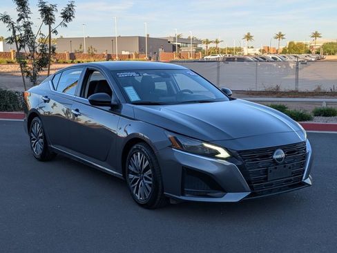 Used 2024 Nissan Altima 2.5 SV image 3