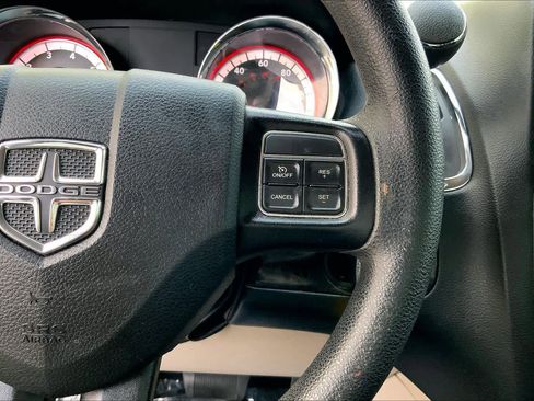 Used 2020 Dodge Grand Caravan SE w/ UConnect Hands-Free Group image 26