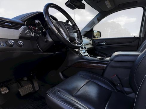 Used 2020 GMC Yukon SLT w/ Open Road Package image 16