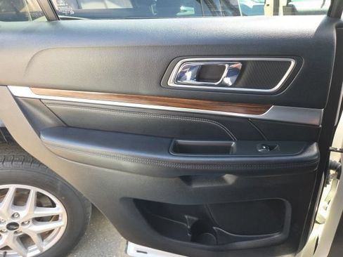 Used 2016 Ford Explorer Limited w/ Equipment Group 303A AWD/4WD image 41