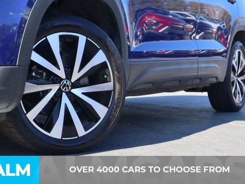 Used 2024 Volkswagen Taos SE image 2