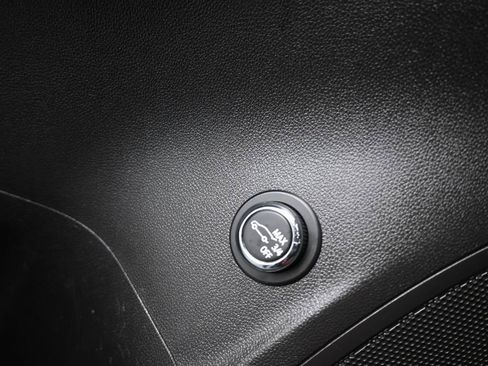 Used 2023 Buick Envision Essence w/ Sport Touring Package FWD image 11
