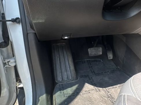 Used 2021 Chevrolet Traverse LT w/ LT Premium Package AWD/4WD image 13