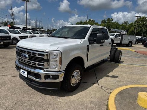 New 2025 Ford F350 XL w/ XL Chrome Package image 3