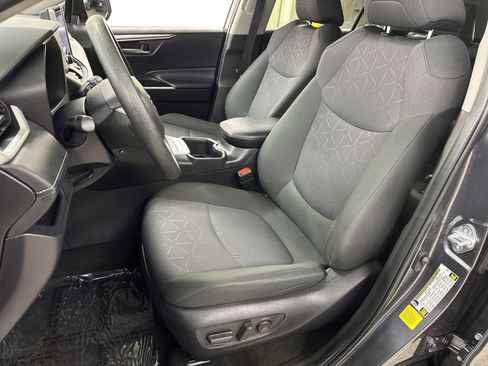 Used 2025 Toyota RAV4 XLE image 17