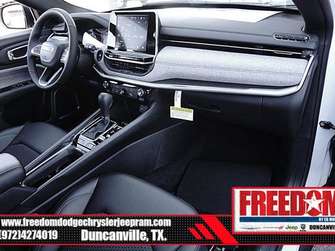 New 2026 Jeep Compass Latitude image 12