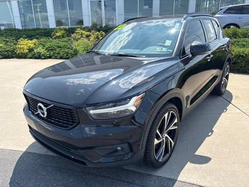 Used 2022 Volvo XC40 T5 R-Design w/ Advanced Package AWD/4WD image 2