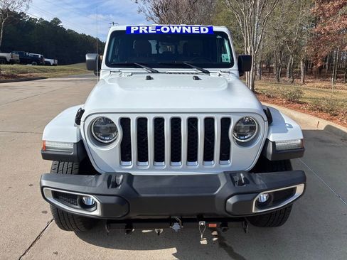 Used 2020 Jeep Gladiator Overland image 2