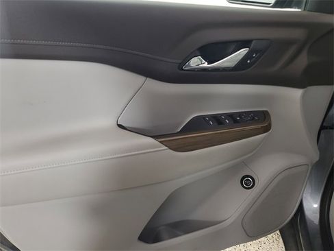 Used 2020 GMC Acadia SLE w/ Driver Convenience Package image 18