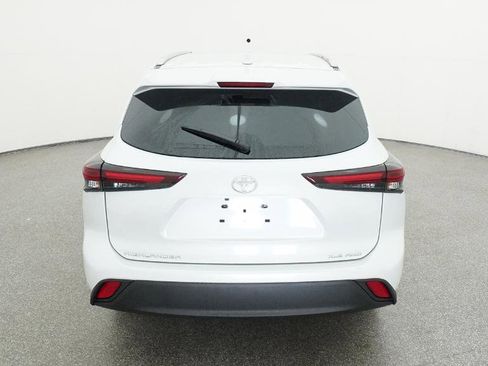 New 2026 Toyota Highlander XLE image 17