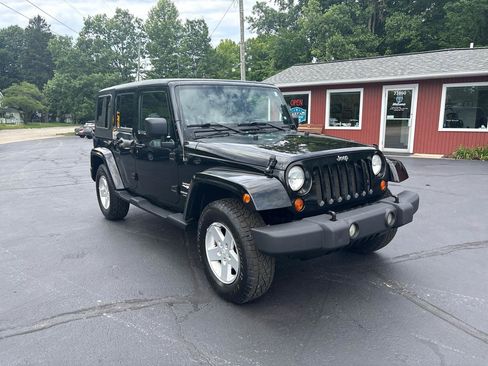 Used 2007 Jeep Wrangler Unlimited Sahara w/ Trailer Tow Group AWD/4WD image 2