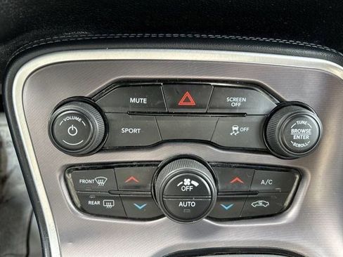 Used 2021 Dodge Challenger SXT image 30