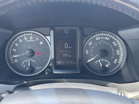 Used 2017 Toyota Tacoma TRD Off-Road AWD/4WD image 31