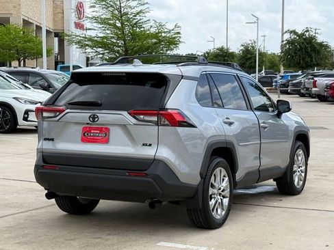 Used 2025 Toyota RAV4 XLE Premium image 5