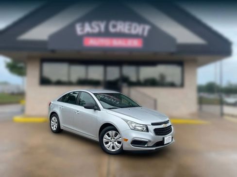 Used 2016 Chevrolet Cruze LS FWD image 1