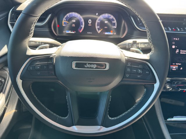 Used 2024 Jeep Grand Cherokee L Altitude AWD/4WD image 15
