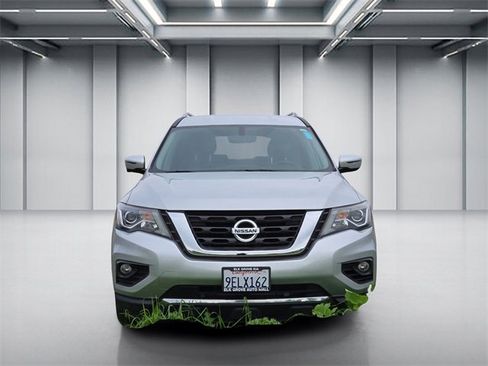 Used 2019 Nissan Pathfinder SL image 2