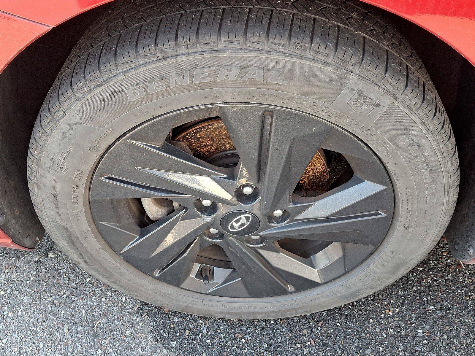 Used 2022 Hyundai Elantra SEL FWD image 4