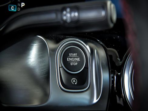 Certified 2025 Mercedes-Benz GLB 250 4MATIC image 18