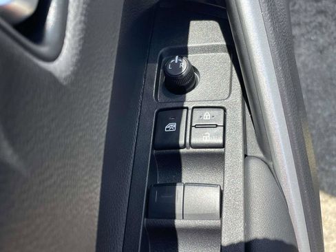 Used 2026 Toyota Corolla Cross XLE FWD image 16