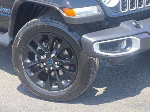 Certified 2025 Jeep Wrangler Unlimited Sahara AWD/4WD image 33