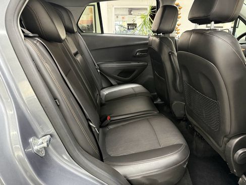 Used 2019 Chevrolet Trax LT w/ LT Convenience Package FWD image 15