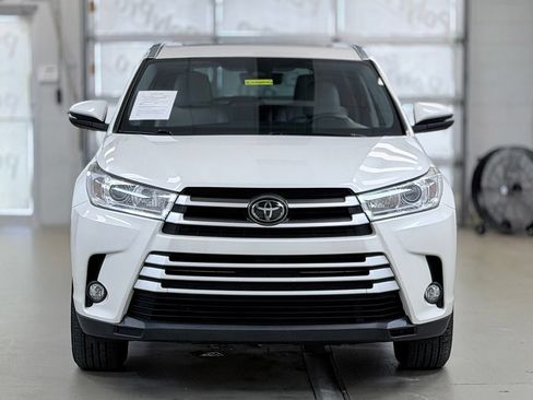 Used 2017 Toyota Highlander XLE AWD/4WD image 2