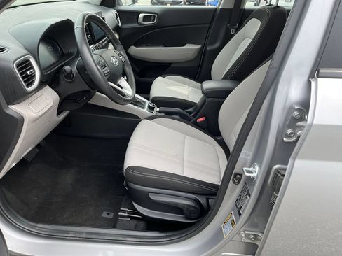 Used 2025 Hyundai Venue SEL FWD image 33