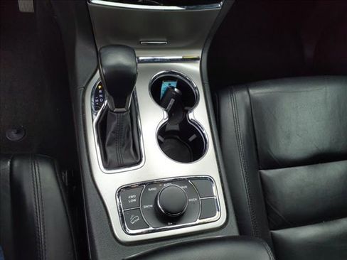 Used 2022 Jeep Grand Cherokee Limited image 32