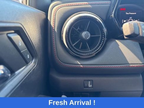 Used 2024 Chevrolet Colorado Z71 w/ Advanced Trailering Package AWD/4WD image 9