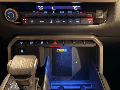 Used 2024 Toyota Tundra Limited image 25