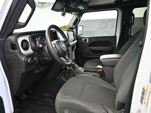 Used 2025 Jeep Wrangler Unlimited Sport AWD/4WD image 13