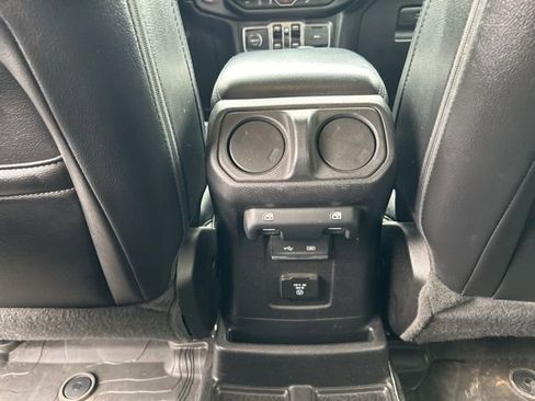 Used 2019 Jeep Wrangler Unlimited Sahara w/ Cold Weather Group AWD/4WD image 25