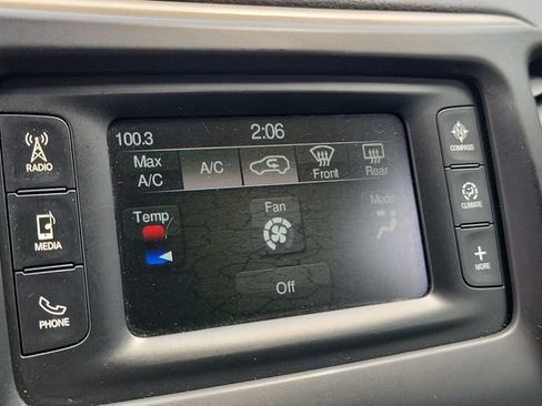 Used 2017 Jeep Cherokee Latitude AWD/4WD image 27