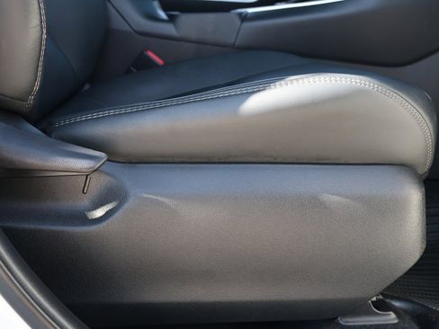 Used 2021 Toyota RAV4 XLE Premium image 34