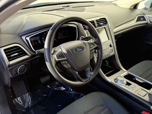 Used 2019 Ford Fusion SE image 16