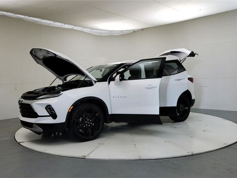Used 2025 Chevrolet Blazer LT FWD image 10
