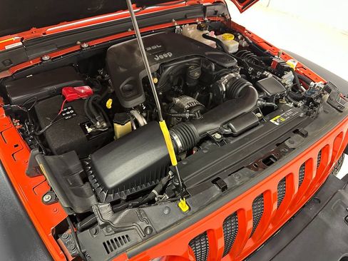 Used 2018 Jeep Wrangler Unlimited Sport AWD/4WD image 4