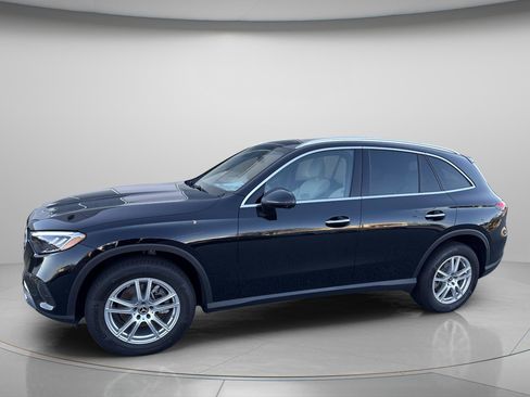 Certified 2025 Mercedes-Benz GLC 300 image 2