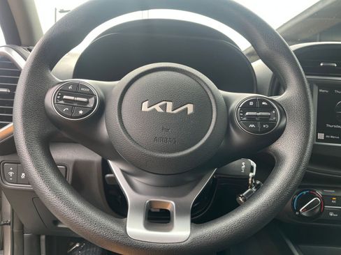Used 2025 Kia Soul LX w/ LX Technology Package FWD image 28