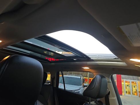 Used 2023 Toyota Highlander Platinum image 32