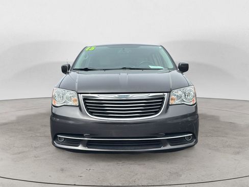 Used 2015 Chrysler Town & Country Touring FWD image 2