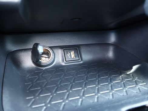 Used 2025 Toyota RAV4 XLE AWD/4WD image 19