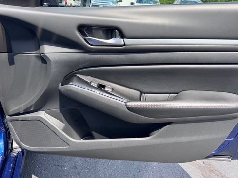 Used 2024 Nissan Altima 2.5 SR FWD image 27